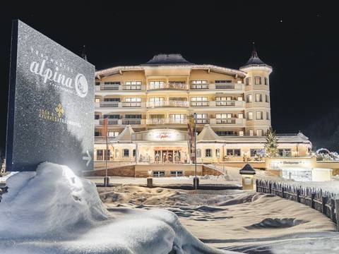 Dream hotel right on the ski slope in Tyrol