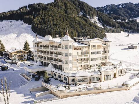 Dream hotel right on the ski slope in Tyrol